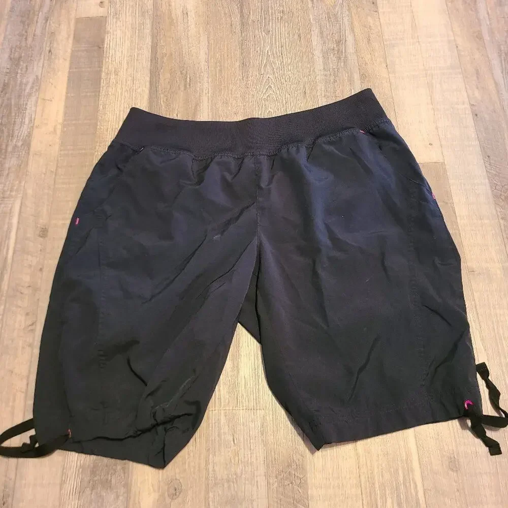 Unknown brand large women's black shorts